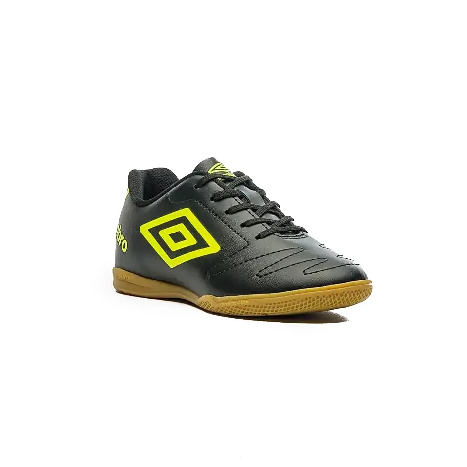 Chuteira infantil Umbro Class 2.2 Jr vista superior em preto e limão